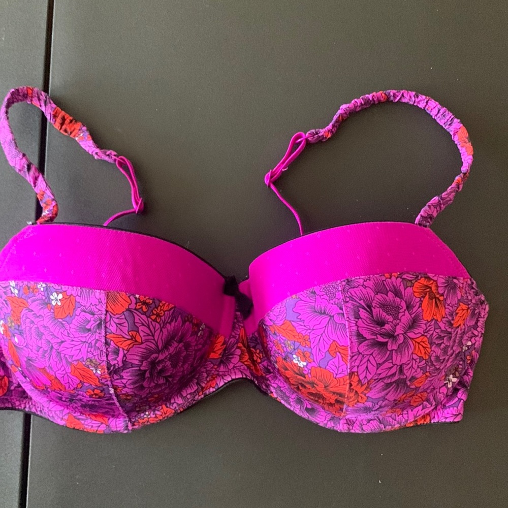 Ladies padded bra